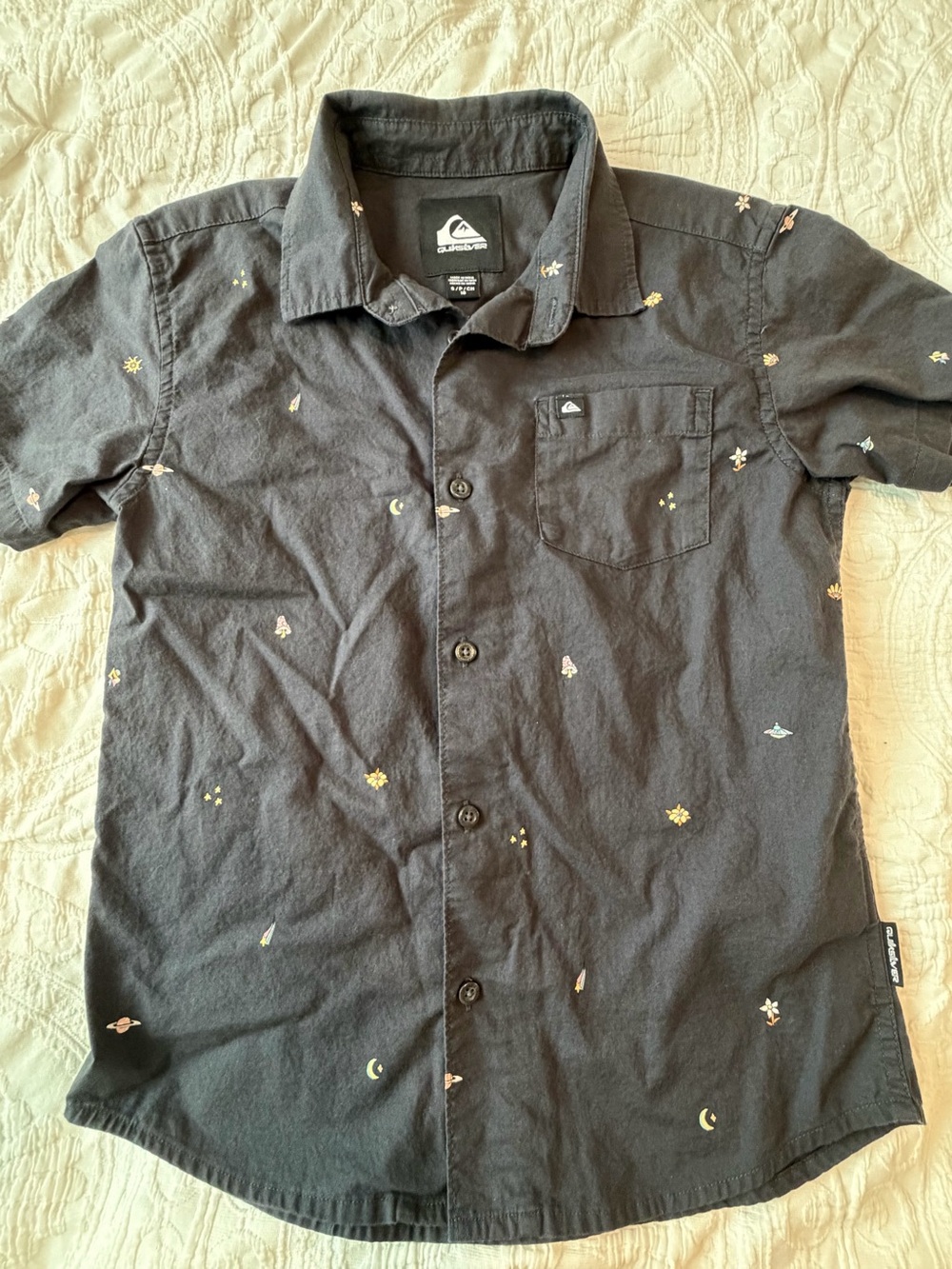 2 for$6✨Quiksilver Boy’s Black Short-Sleeve Button-Down Size S (Age 10)